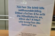 Aufsteller mit Aufschrift