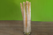 Spargel zum Lagern im Glas wie ein Blumenstrauß
