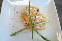 Die Spargelrolle mit Lachs ist sehr gut als Vorspeise geeignet